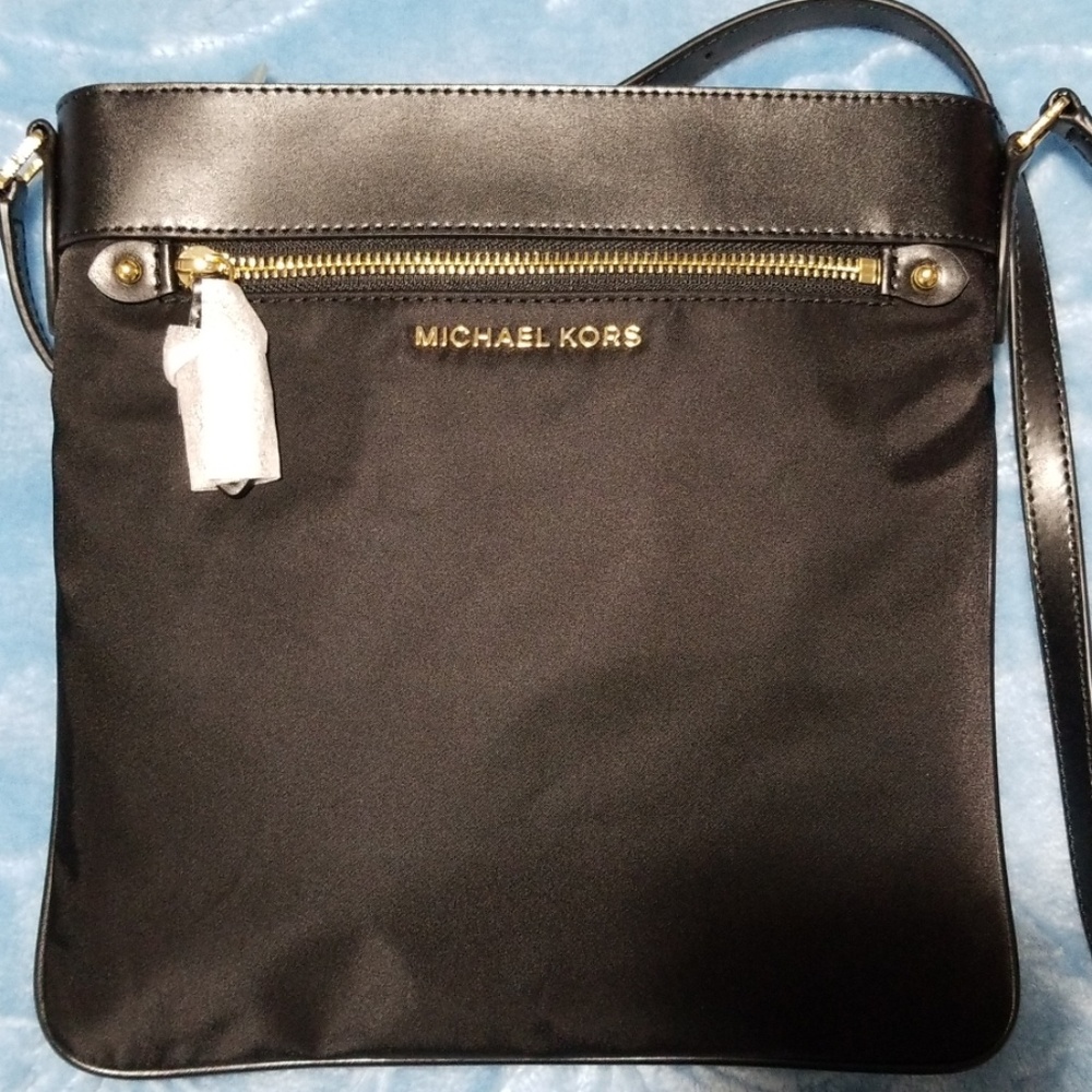 Authentic  Michael Kors Croosbody 💗HOST PICK💗